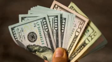 تحركات مفاجئة.. سعر الدولار أمام الجنيه المصري في تعاملات الإثنين 29 ديسمبر